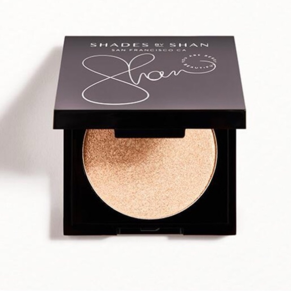 Shades by Shan Golden Highlighter Compact — Champagne Glow